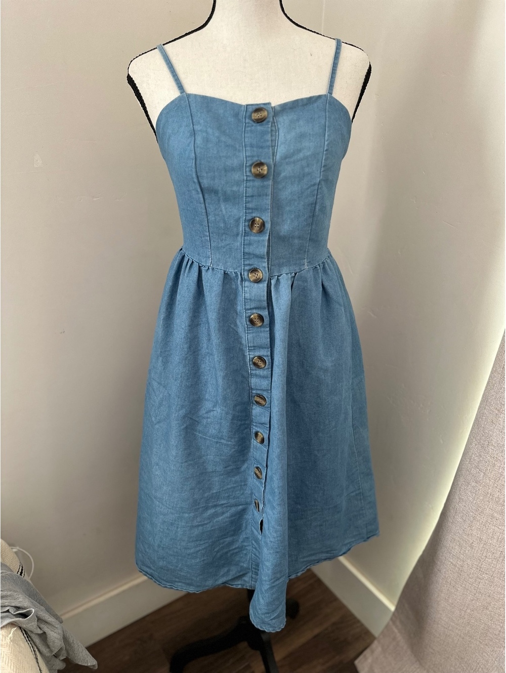 Women’s Light Wash Chambray Button-Front Midi Dress